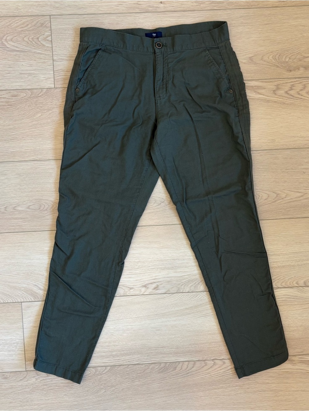 GAP Women’s Size 4 Regular Dark Olive Slim Tapered Chino Pants